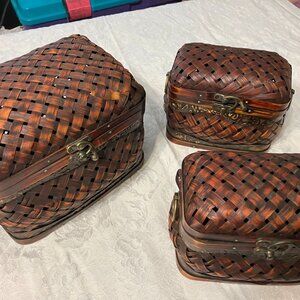 3 baskets with hinged lids